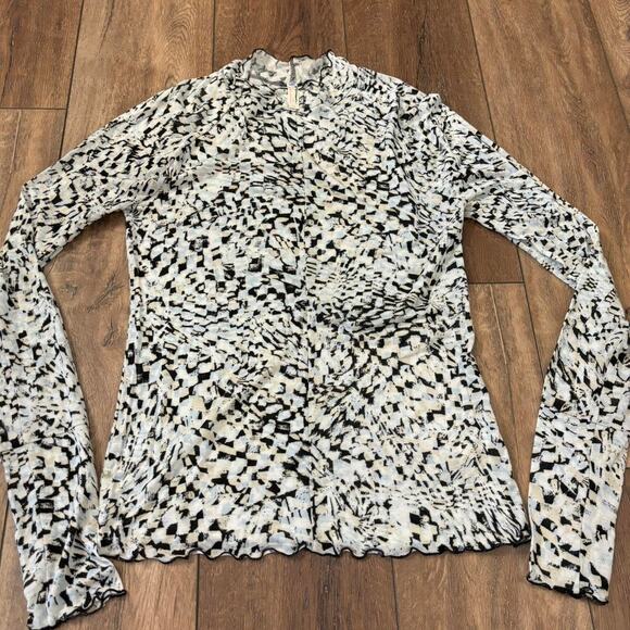 NWOT Free People Movement Lightweight Active Layering Long Sleeve Top xs - Picture 2 of 5